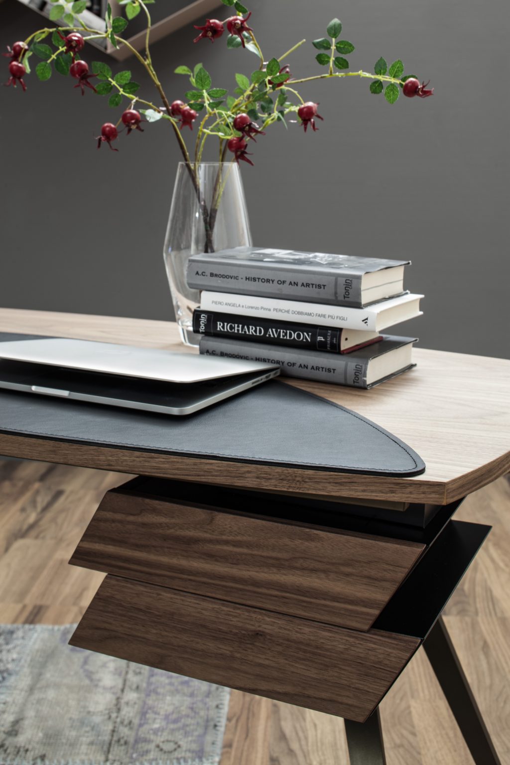 Logo Writing Desk