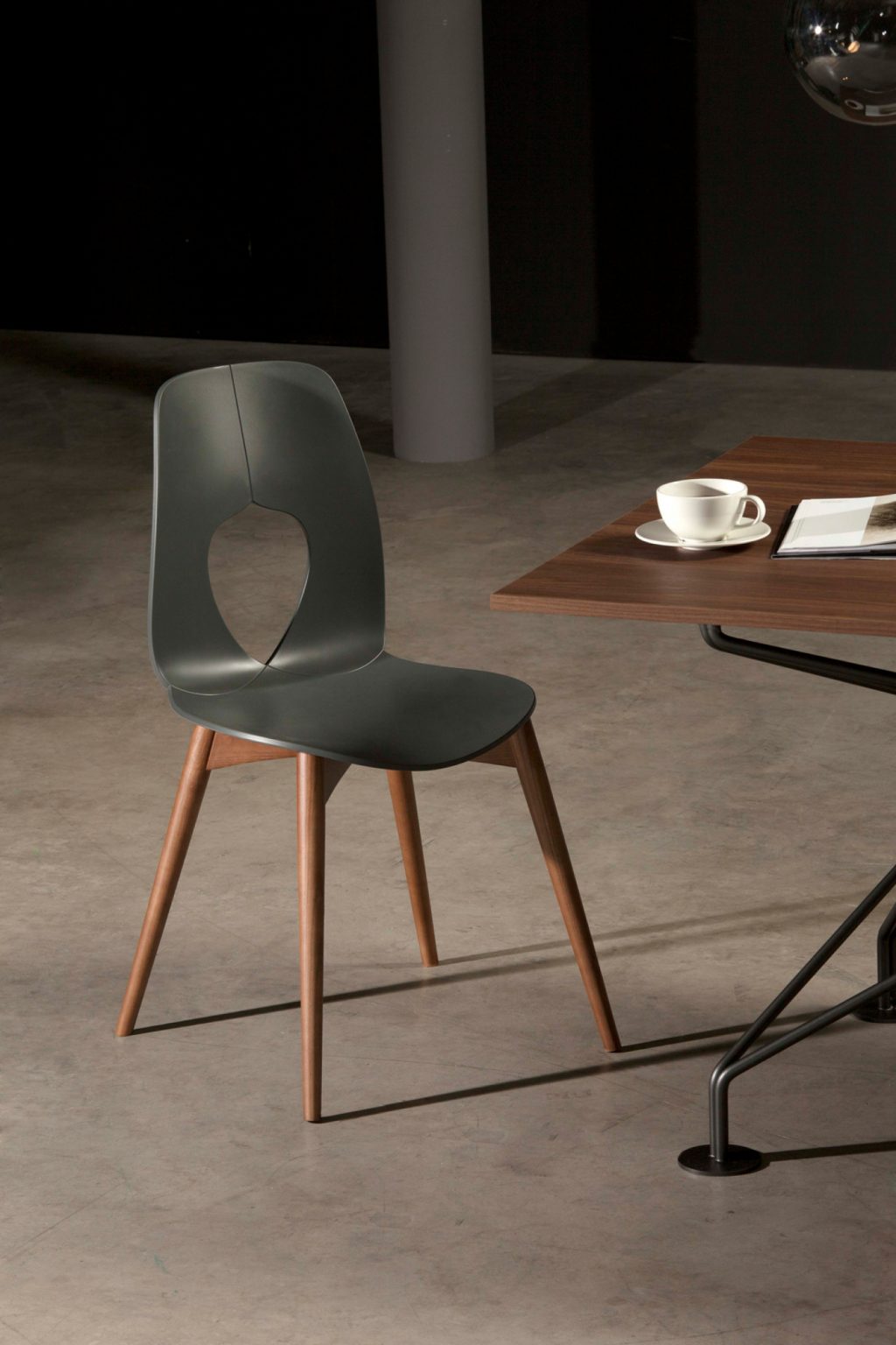 Hole wood chair - Set of 2