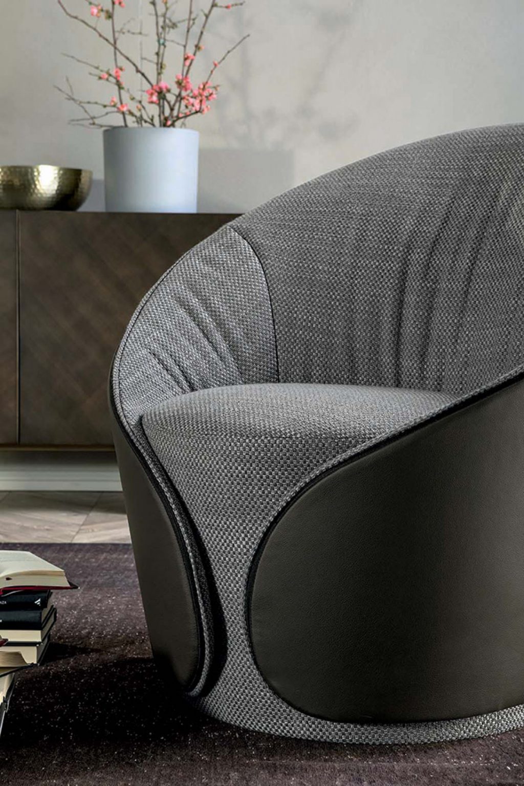Mama Black Arm Chair