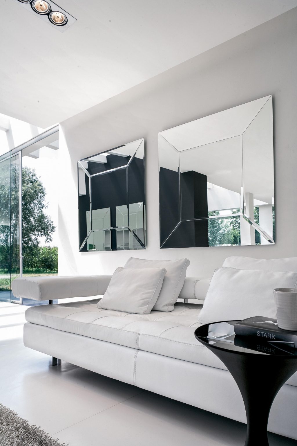 Costantia Mirror