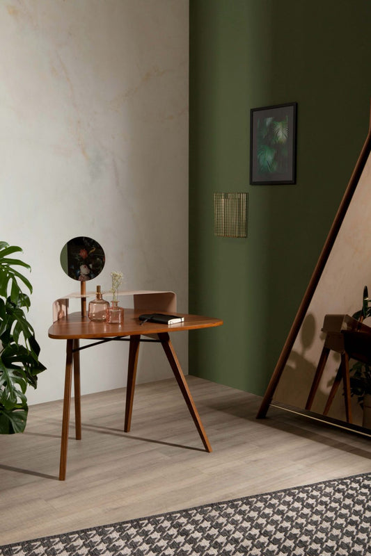 Nipper Writing Desk