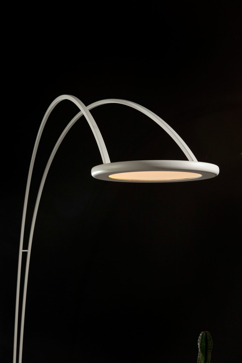 Odissea Free Standing Lamp